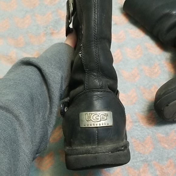 Black uggs - Picture 4 of 5